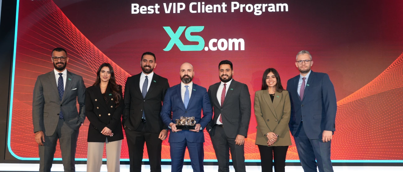إكس أس تفوز بجائزة "أفضل برنامج للعملاء المميزين" خلال مؤتمر "سمارت فيجن عُمان"